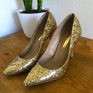 ✨Gold glitter pumps ✨